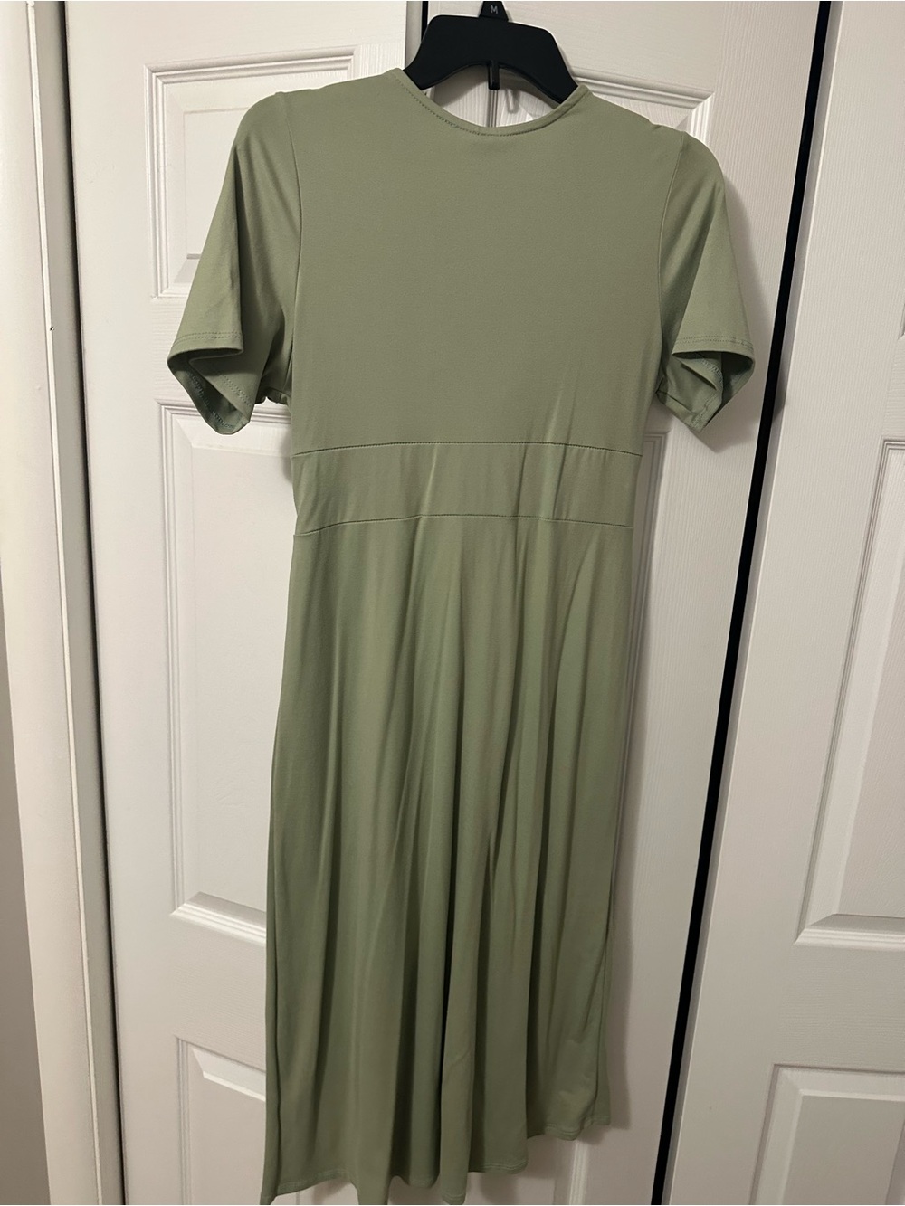Knot-Front Short Sleeve Midi Dress in Sage Green - Picture 7 of 7
